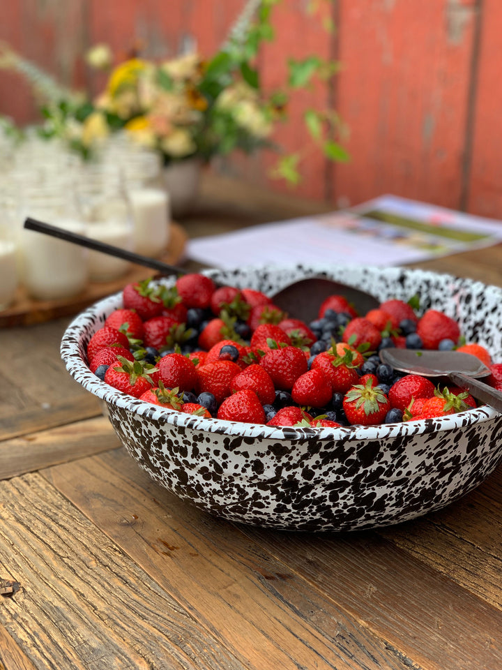 Crow Canyon Splatter Medium Basin Bowl 8qt