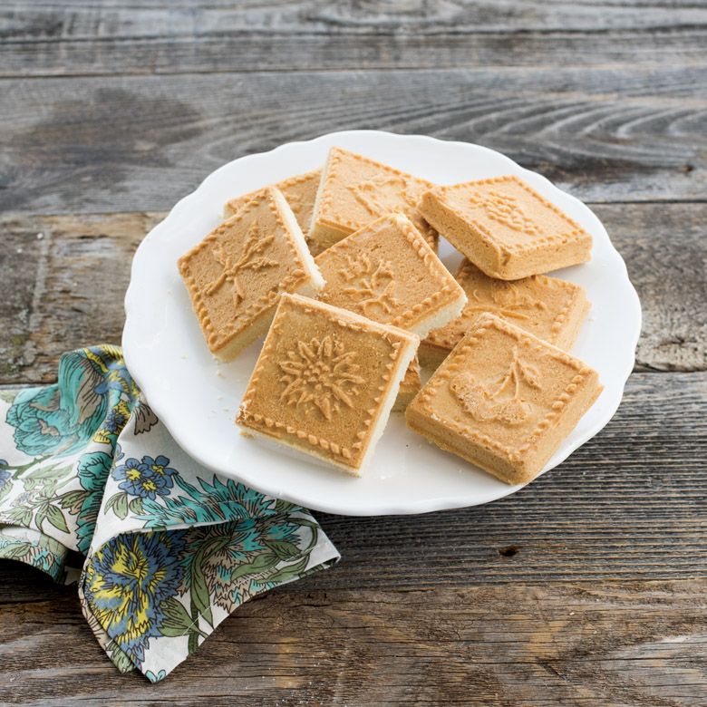Nordicware English Shortbread Pan