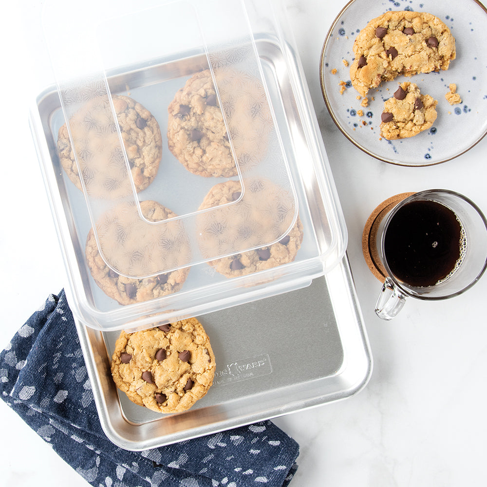 Nordicware Naturals Baker's Quarter Sheet Pan with Lid