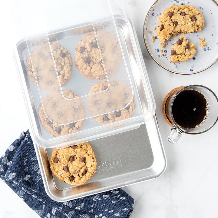 Nordicware Naturals Baker's Quarter Sheet Pan with Lid