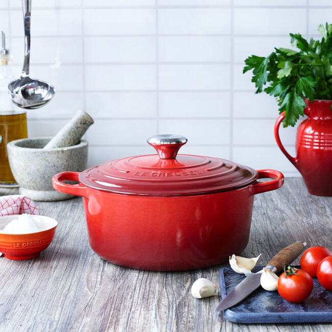 Le Creuset Signature Round Dutch Oven 5.5qt - Cerise