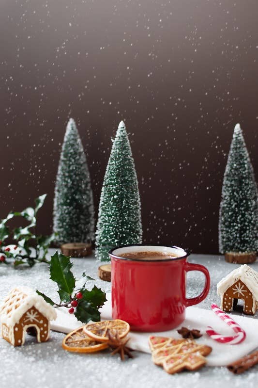 Hot Chocolate Snow Globe Pyramid