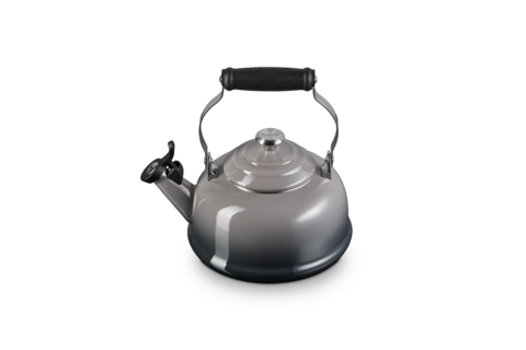 Le Creuset Classic Whistling Kettle - 1.7qt