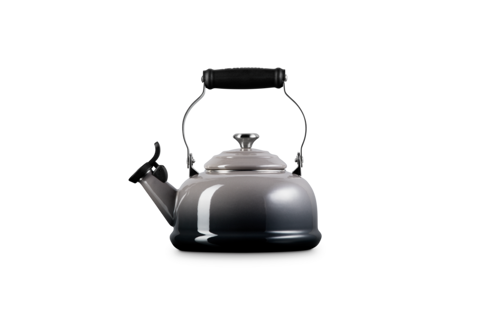 Le Creuset Classic Whistling Kettle - 1.7qt