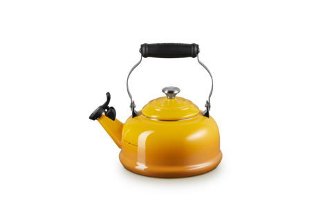 Le Creuset Classic Whistling Kettle - 1.7qt