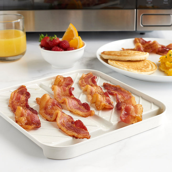 Microware Medium Slanted Bacon Tray with Lid