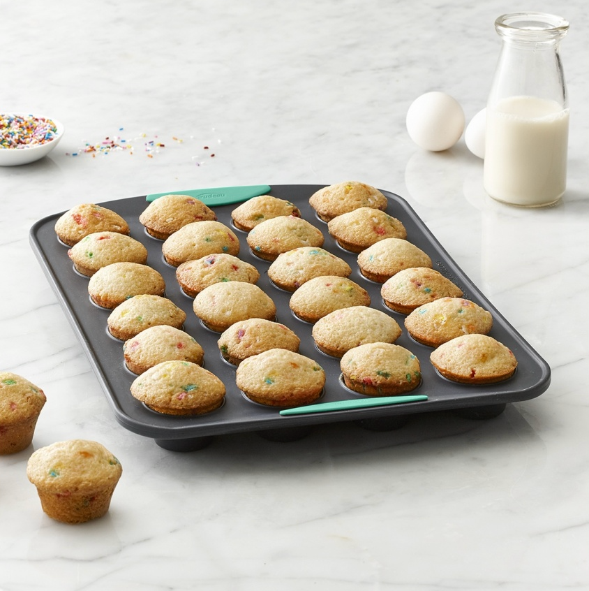 Silicone Bakeware: Mint 24-Cup Muffin Pan