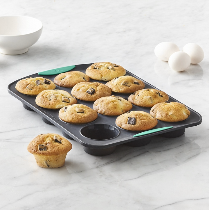 Silicone Bakeware: Mint 12-Cup Muffin Pan