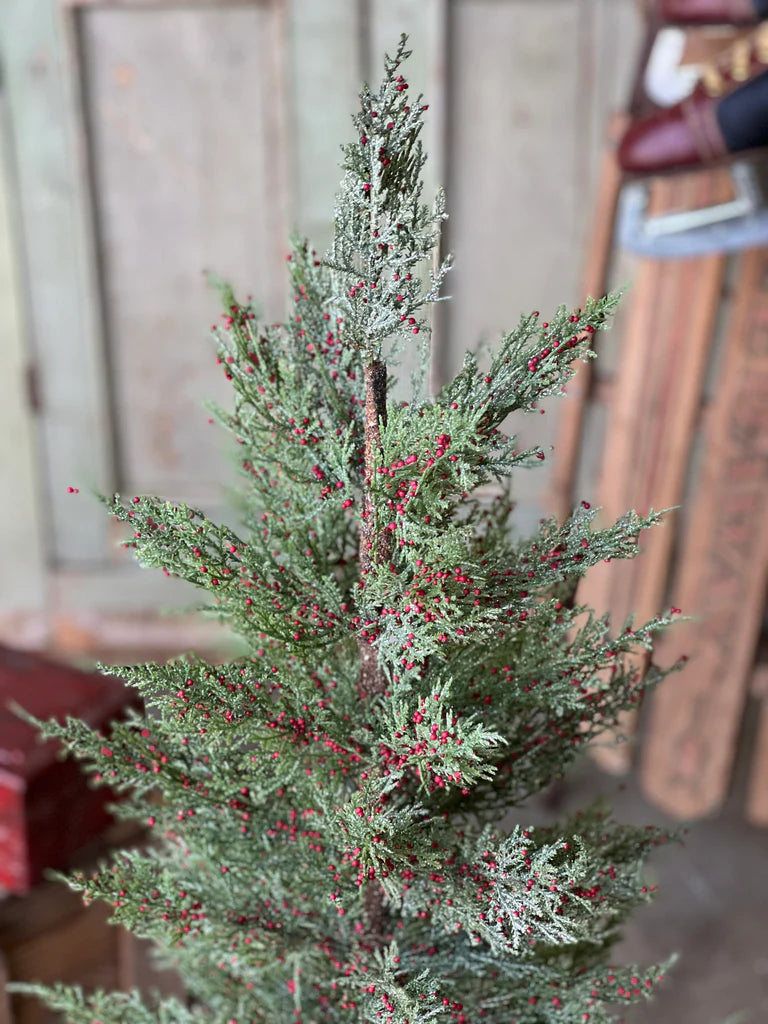 Dashing Cedar & Berry Tree