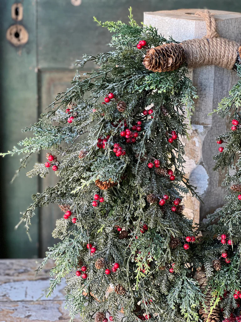 Divinity Berry Hanging Wreath, 28"