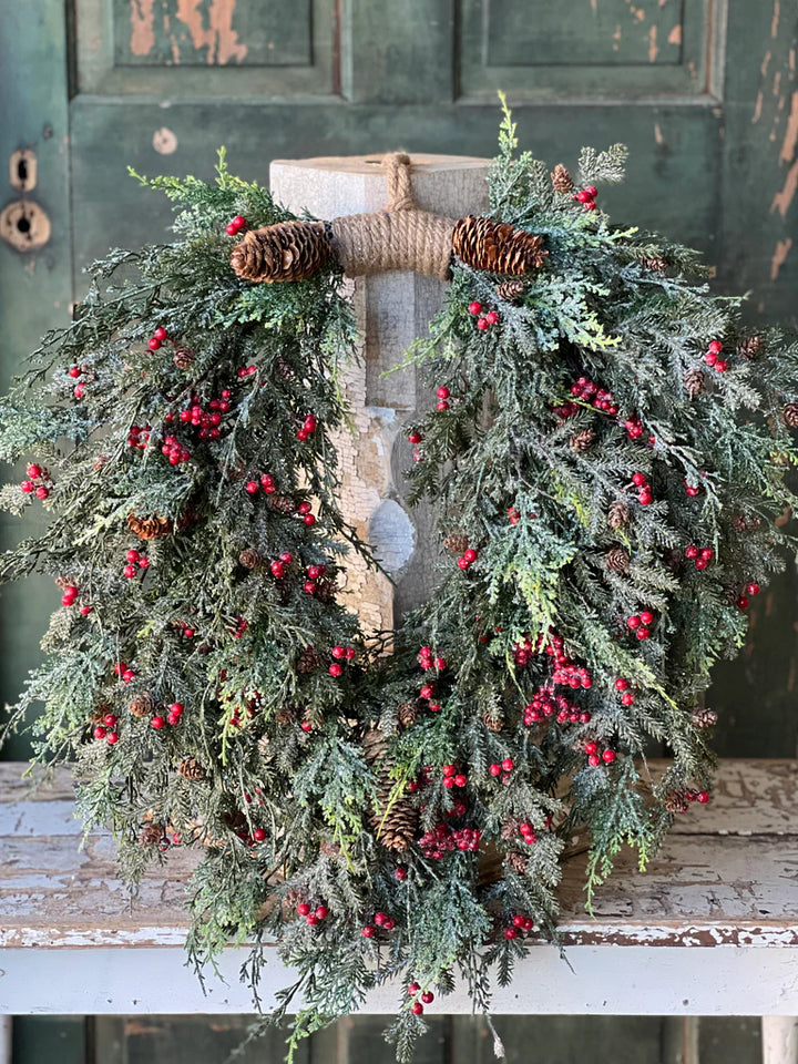 Divinity Berry Hanging Wreath, 28"