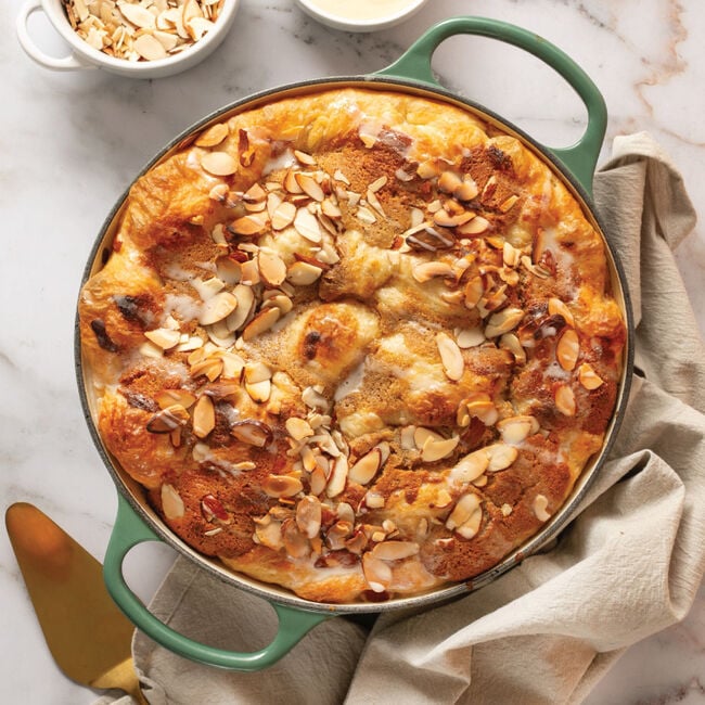 Le Creuset Enameled Cast Iron Signature Round Braiser with Glass Lid, 2.25qt