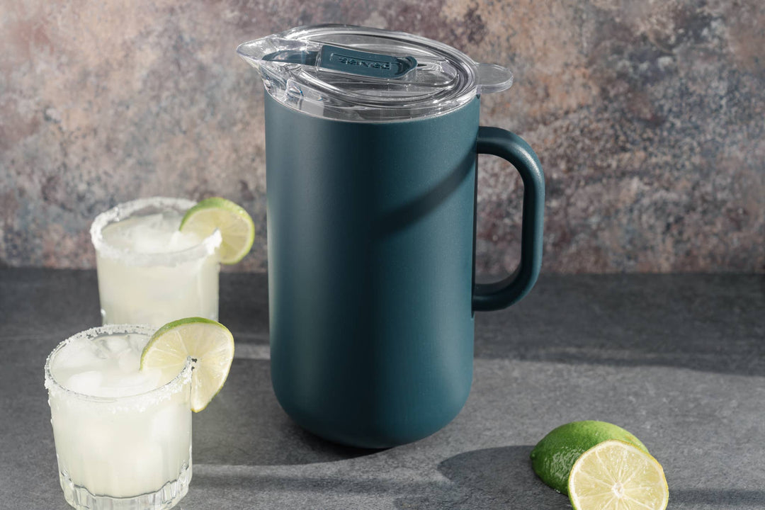 Vacuum-Insulated Pitcher in Caviar