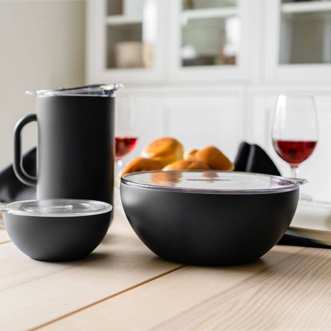 Vacuum-Insulated Pitcher in Caviar
