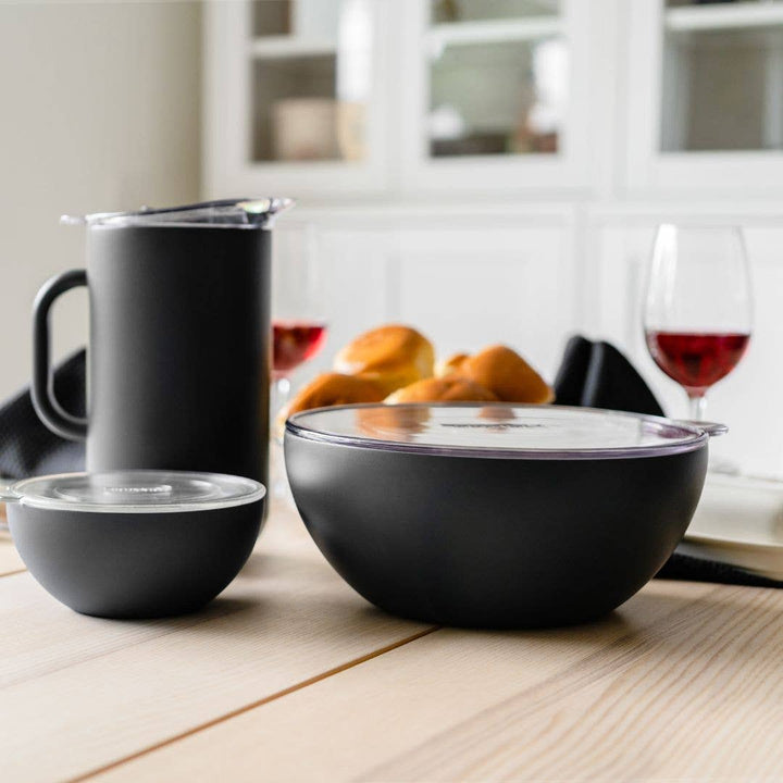 Vacuum-Insulated Pitcher in Caviar